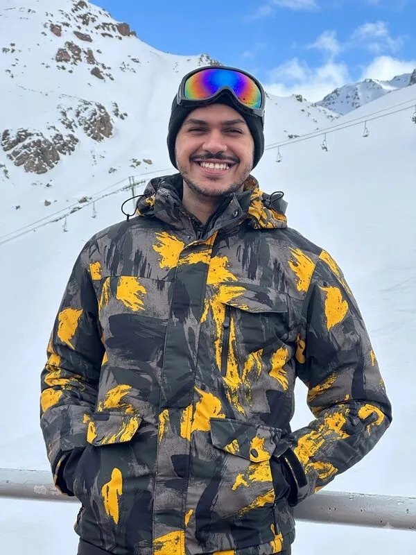 Mentor Kelvyn sorrindo